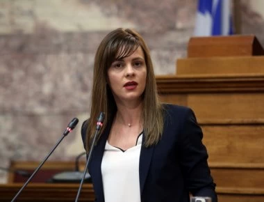Άκρως εντυπωσιακή η Έφη Αχτσιόγλου στην τελετή παράδοσης - παραλαβής (φωτό)